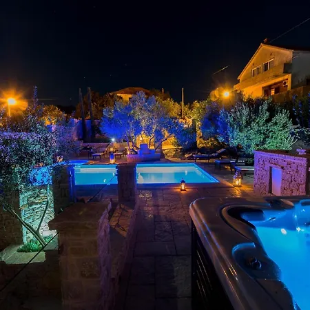 Apartment Luxurious In With Pool Murter