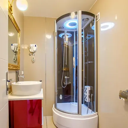 Luxurious In With Pool
