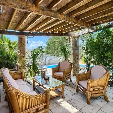 Luxurious In With Pool Apartment Murter