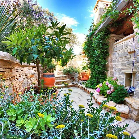 Apartment Luxurious In With Pool