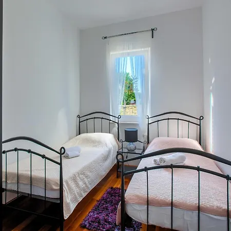 Apartment Luxurious In With Pool Murter