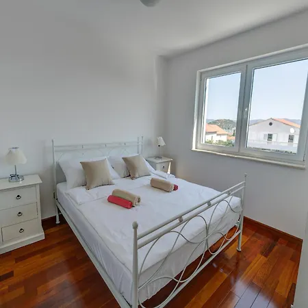 Luxurious In With Pool Apartment *