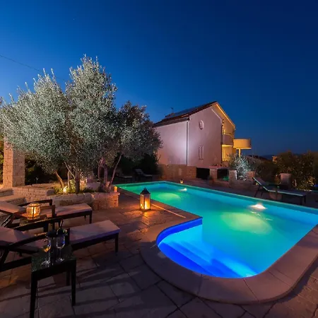 Apartment Luxurious In With Pool Murter