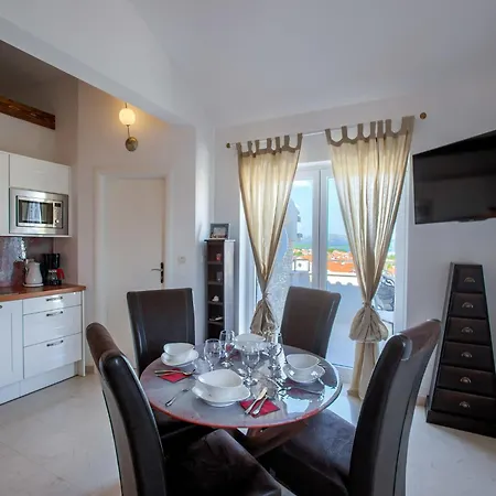 Luxurious In With Pool Apartment *