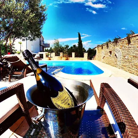 Apartment Luxurious In With Pool Murter