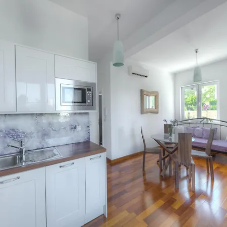 Apartment Luxurious In With Pool