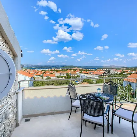 Apartment Luxurious In With Pool Murter