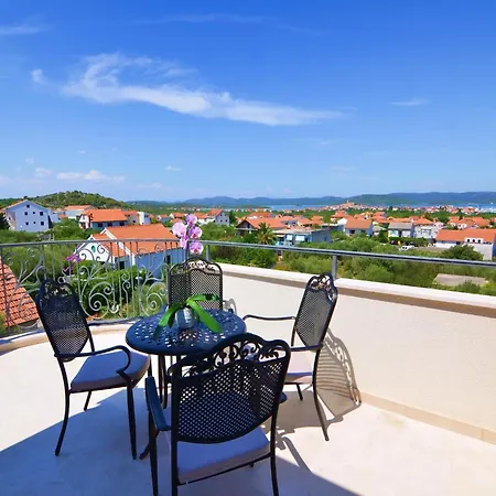 Luxurious In With Pool Apartment *