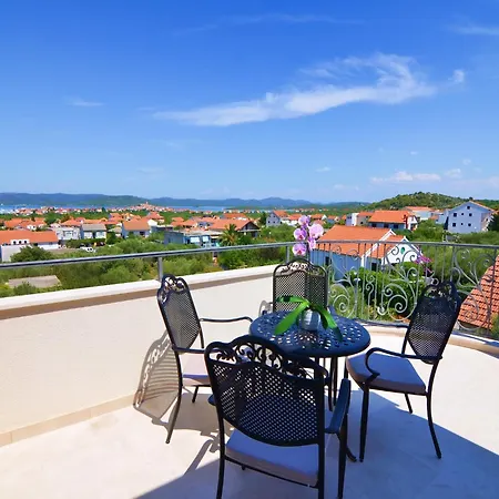 Luxurious In With Pool Apartment *