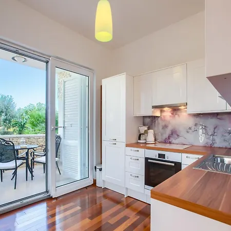 Apartment Luxurious In With Pool Murter